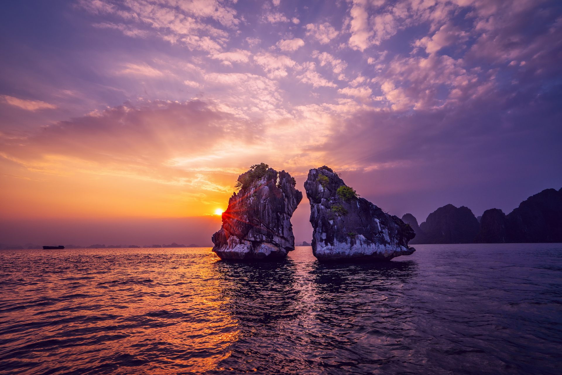 HẠ LONG TOUR DAILY VỊNH HẠ LONG - SỬNG SỐT - TITOP TỪ HÀ NỘI